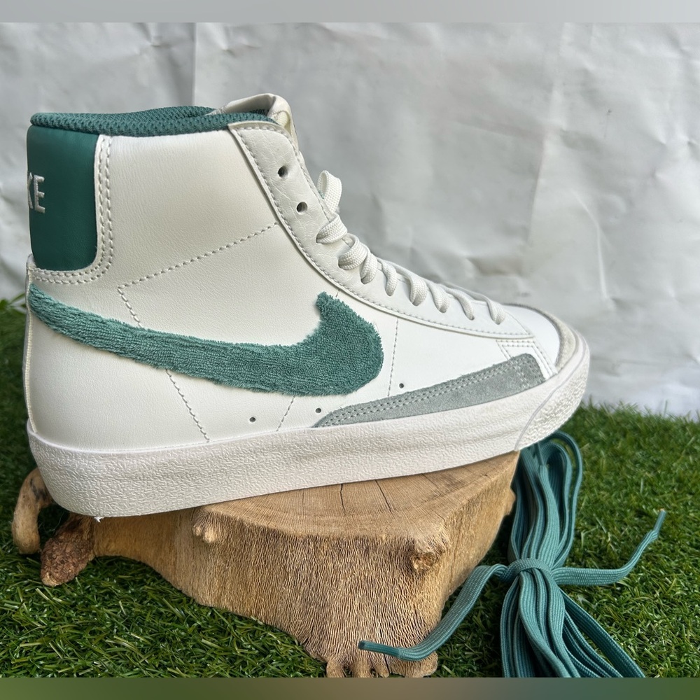 Nike Blazer Mid '77 Premium Resort and Sport Casual  Sneakers  Sz 4Y unisex NEW - Picture 10 of 17